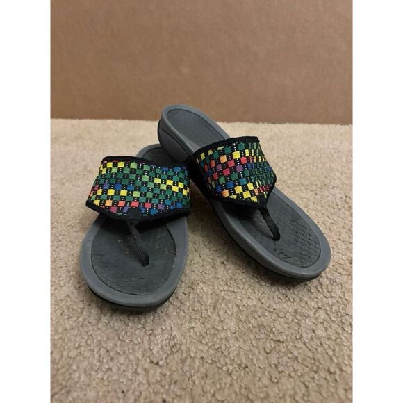 Baretraps Women's "Dasie" Multicolor Textile Thong Sandals Size 6.5M - Picture 2 of 6